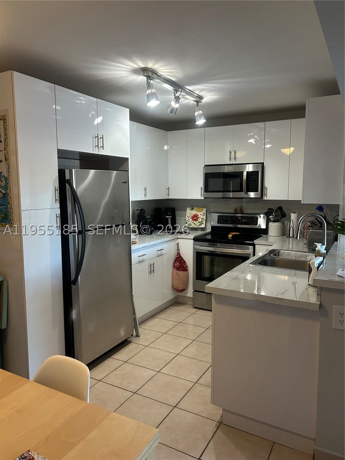 Real estate property located at 200 Palm Cir W #104, Broward, Palms Of Pembroke Condo, Pembroke Pines, FL