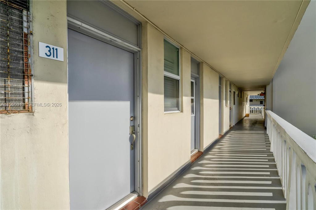 Real estate property located at 2861 Leonard Dr F311, Miami-dade, Point East Sec Ii Condo, Aventura, FL