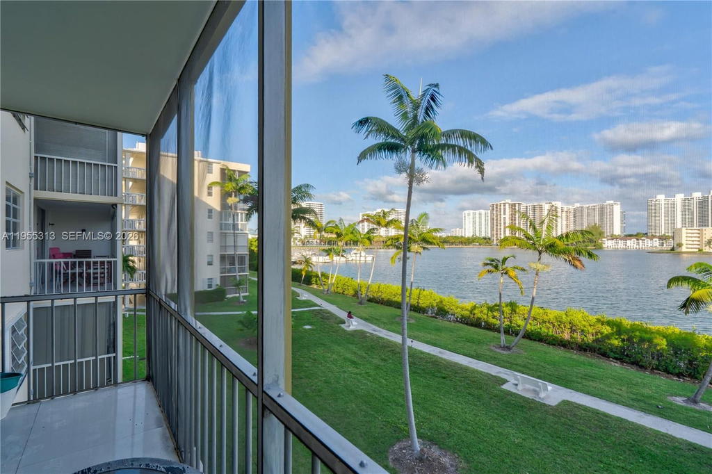 Real estate property located at 2861 Leonard Dr F311, Miami-dade, Point East Sec Ii Condo, Aventura, FL