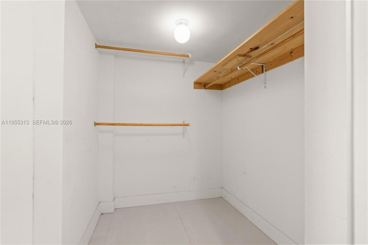 Real estate property located at 2861 Leonard Dr F311, Miami-dade, Point East Sec Ii Condo, Aventura, FL