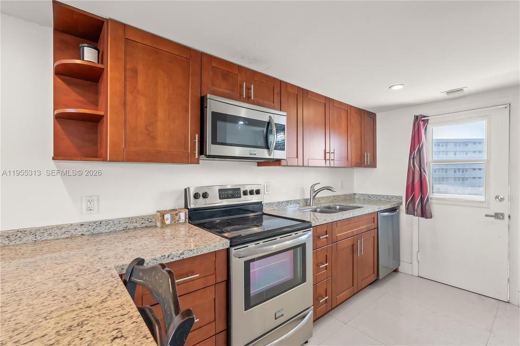 Real estate property located at 2861 Leonard Dr F311, Miami-dade, Point East Sec Ii Condo, Aventura, FL