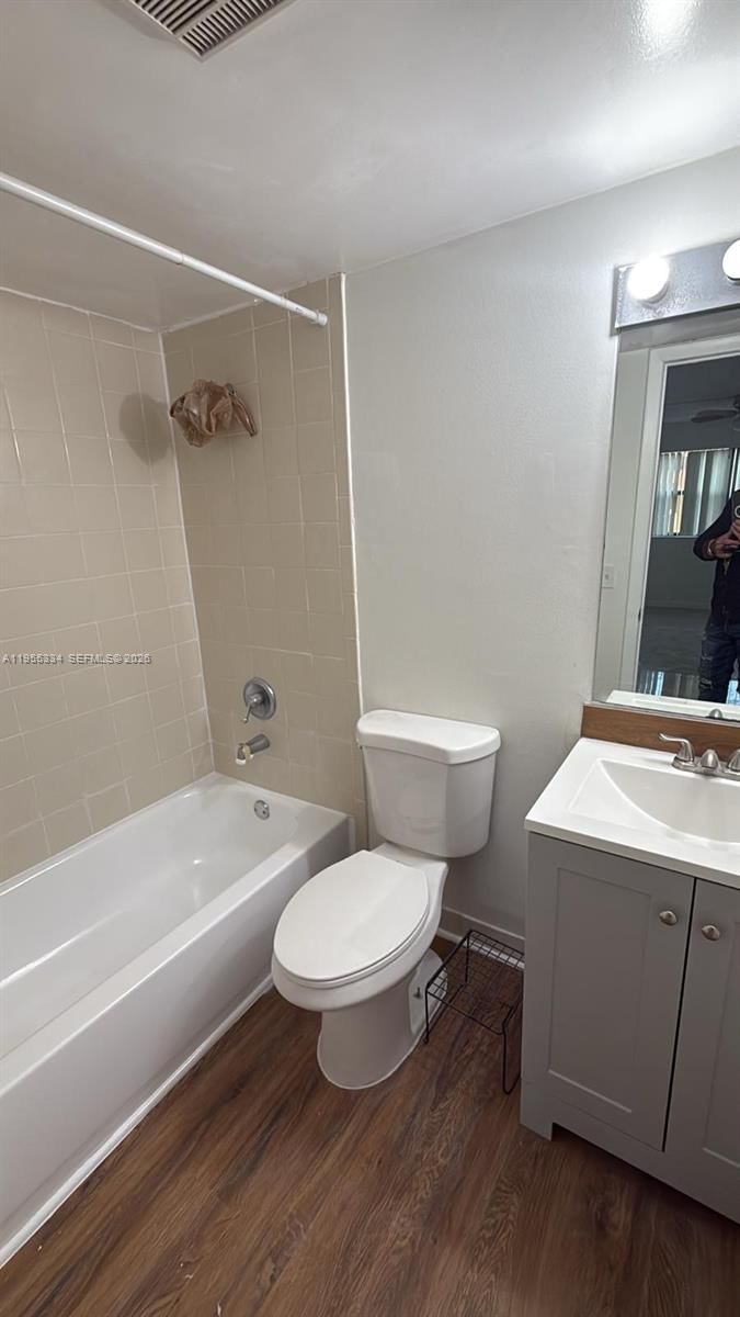 Real estate property located at 15620 80th St H-203, Miami-dade, The Courts At Kendall Con, Miami, FL