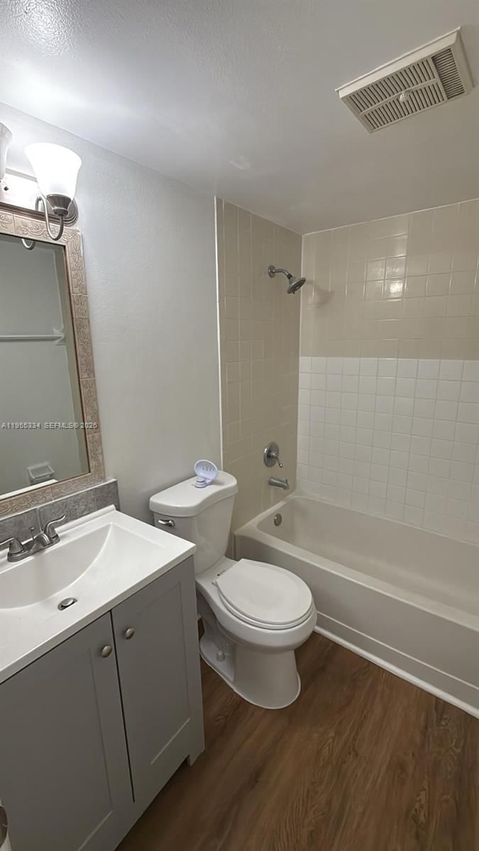 Real estate property located at 15620 80th St H-203, Miami-dade, The Courts At Kendall Con, Miami, FL