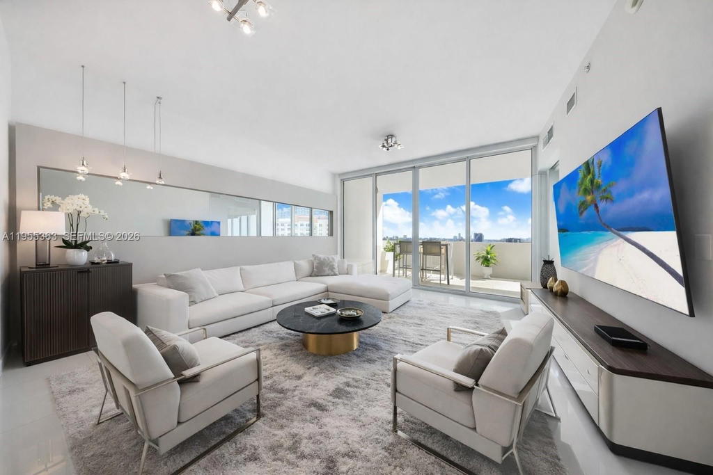 Real estate property located at 2020 Bayshore Dr #1205, Miami-dade, Paramount Bay Condo, Miami, FL