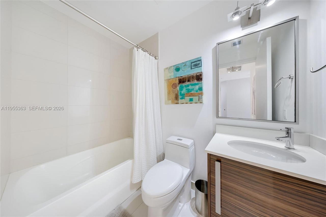 Real estate property located at 2020 Bayshore Dr #1205, Miami-dade, Paramount Bay Condo, Miami, FL