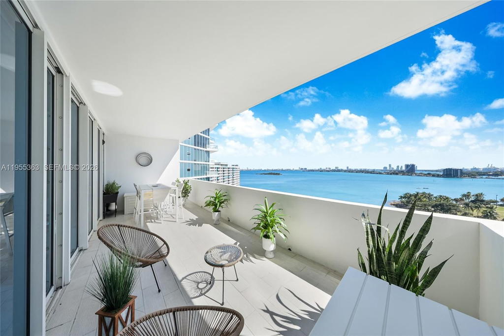 Real estate property located at 2020 Bayshore Dr #1205, Miami-dade, Paramount Bay Condo, Miami, FL