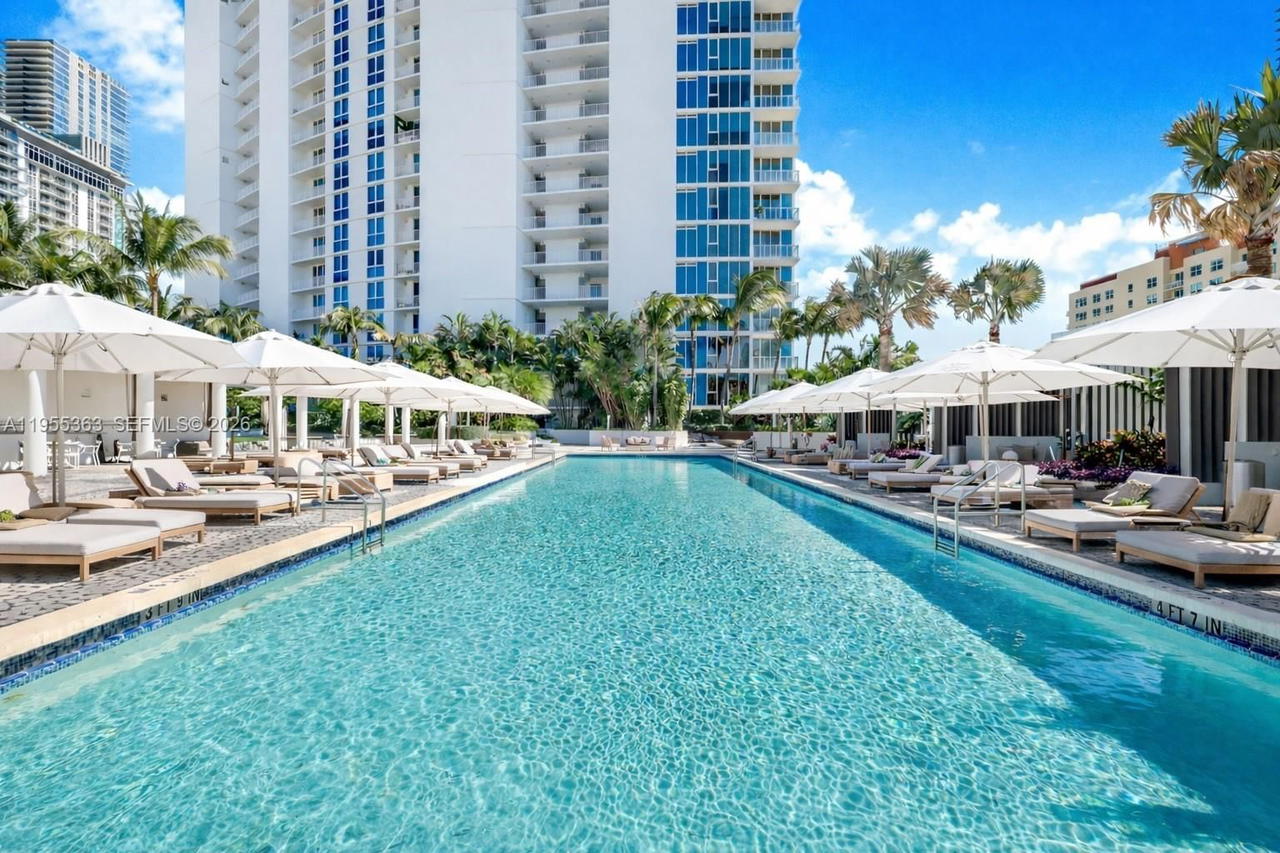 Real estate property located at 2020 Bayshore Dr #1205, Miami-dade, Paramount Bay Condo, Miami, FL