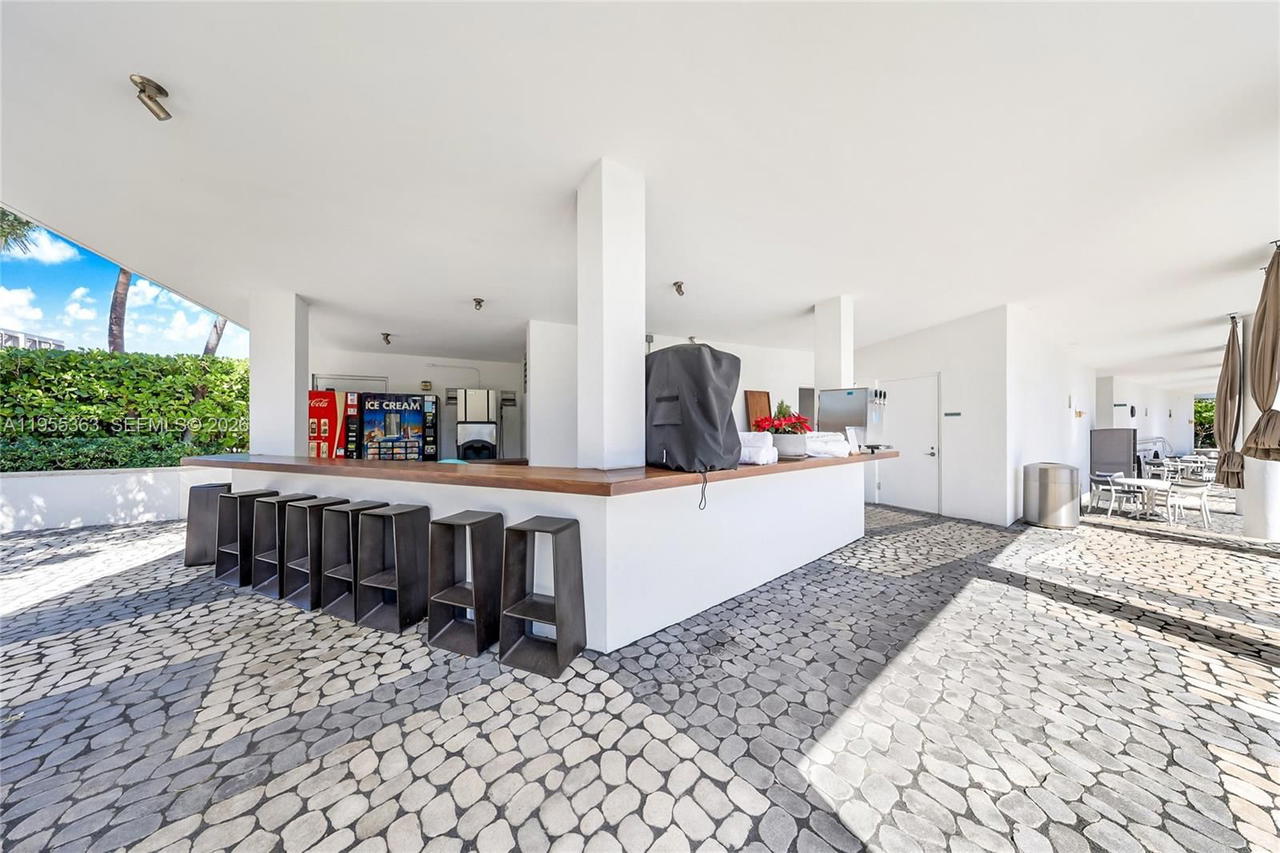 Real estate property located at 2020 Bayshore Dr #1205, Miami-dade, Paramount Bay Condo, Miami, FL
