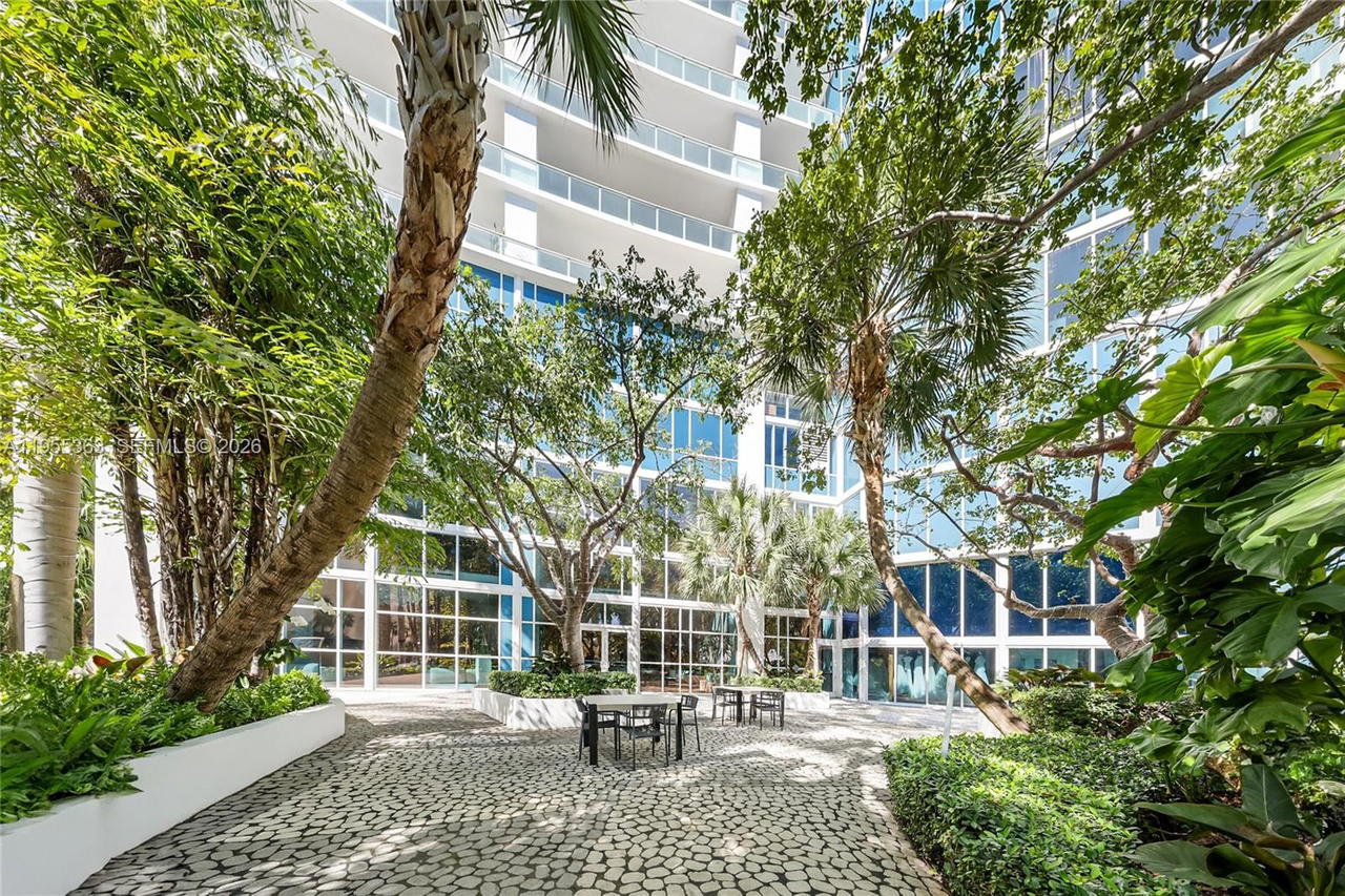 Real estate property located at 2020 Bayshore Dr #1205, Miami-dade, Paramount Bay Condo, Miami, FL