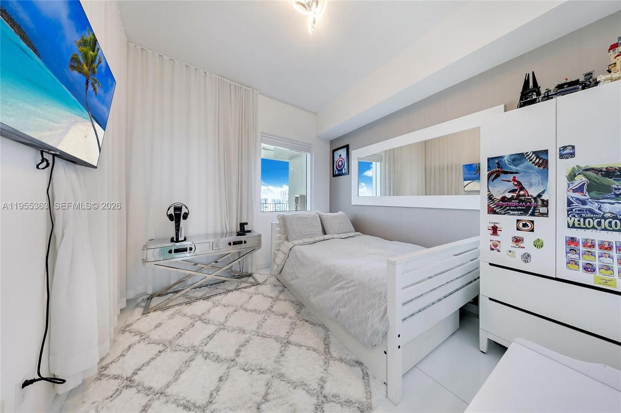 Real estate property located at 2020 Bayshore Dr #1205, Miami-dade, Paramount Bay Condo, Miami, FL