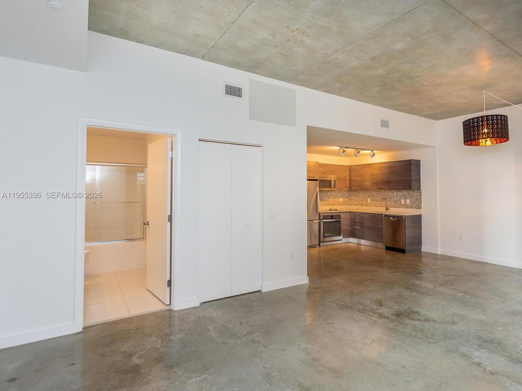 Real estate property located at 151 1st St #805, Miami-dade, Centro Condo, Miami, FL