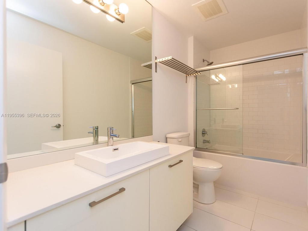 Real estate property located at 151 1st St #805, Miami-dade, Centro Condo, Miami, FL