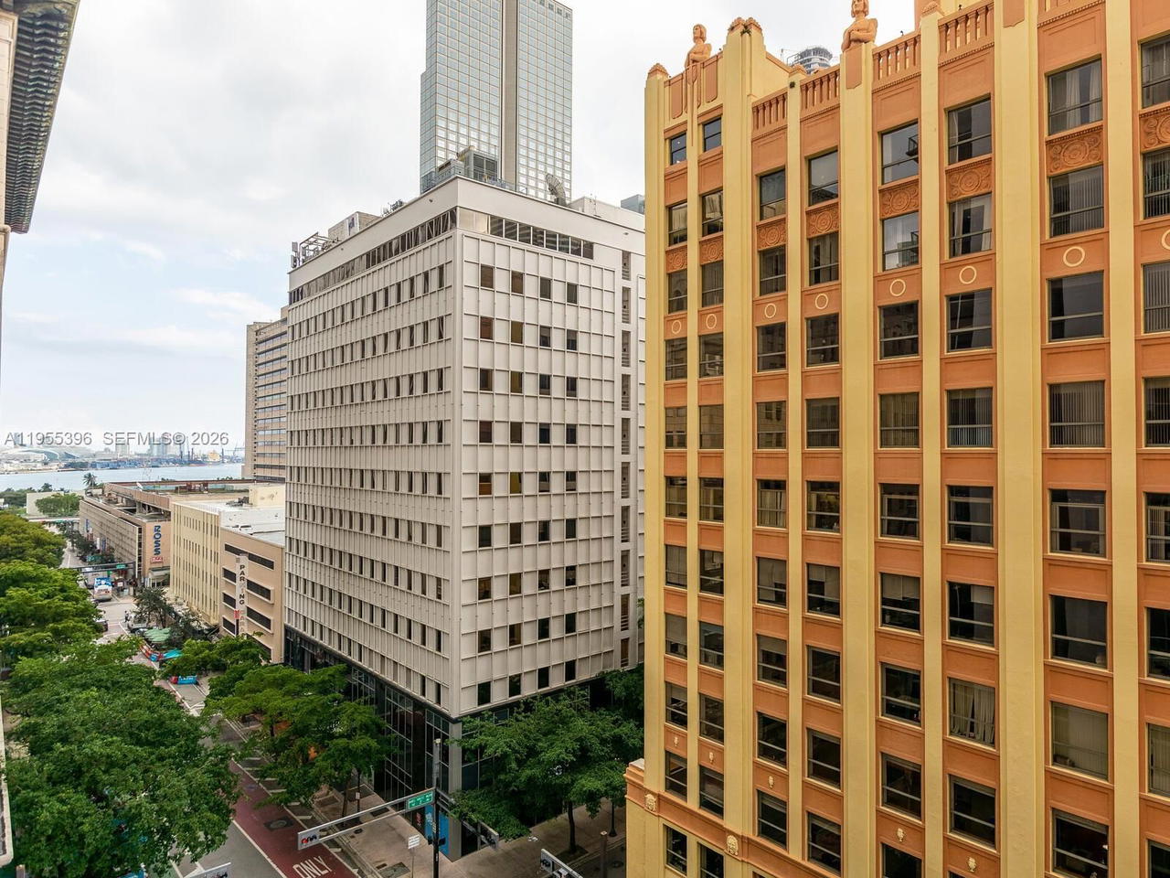 Real estate property located at 151 1st St #805, Miami-dade, Centro Condo, Miami, FL