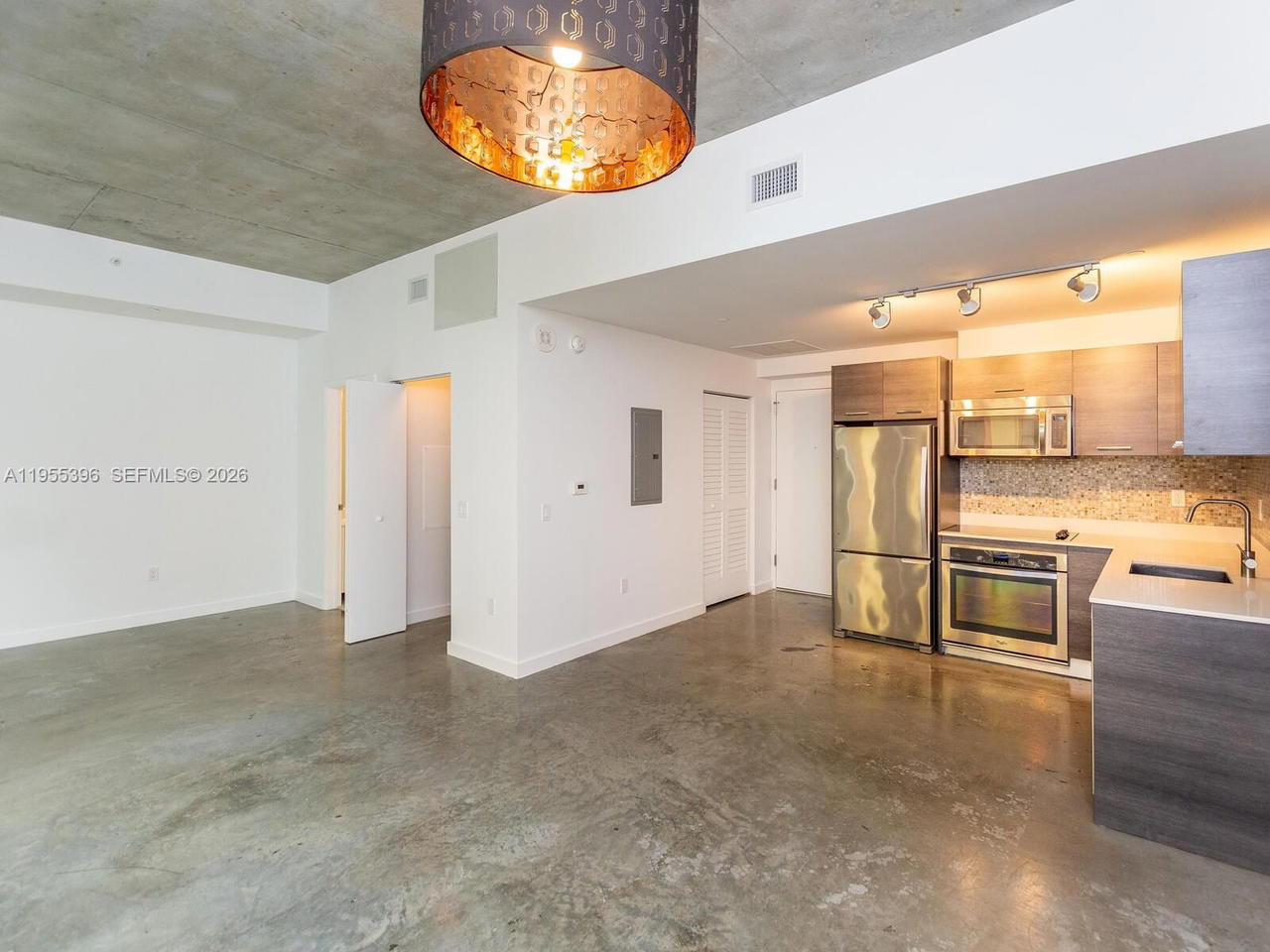 Real estate property located at 151 1st St #805, Miami-dade, Centro Condo, Miami, FL