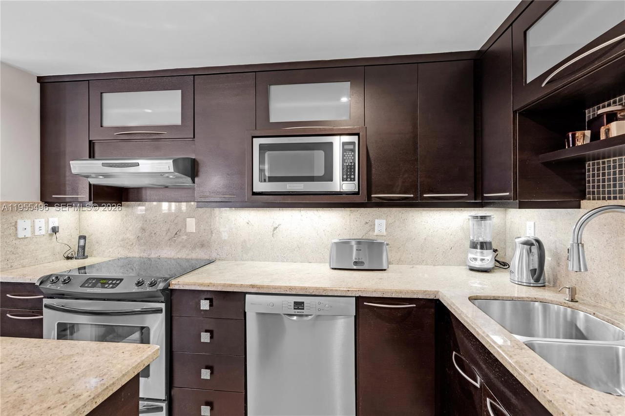 Real estate property located at 2301 Collins Ave #1006, Miami-dade, Roney Palace Condo, Miami Beach, FL