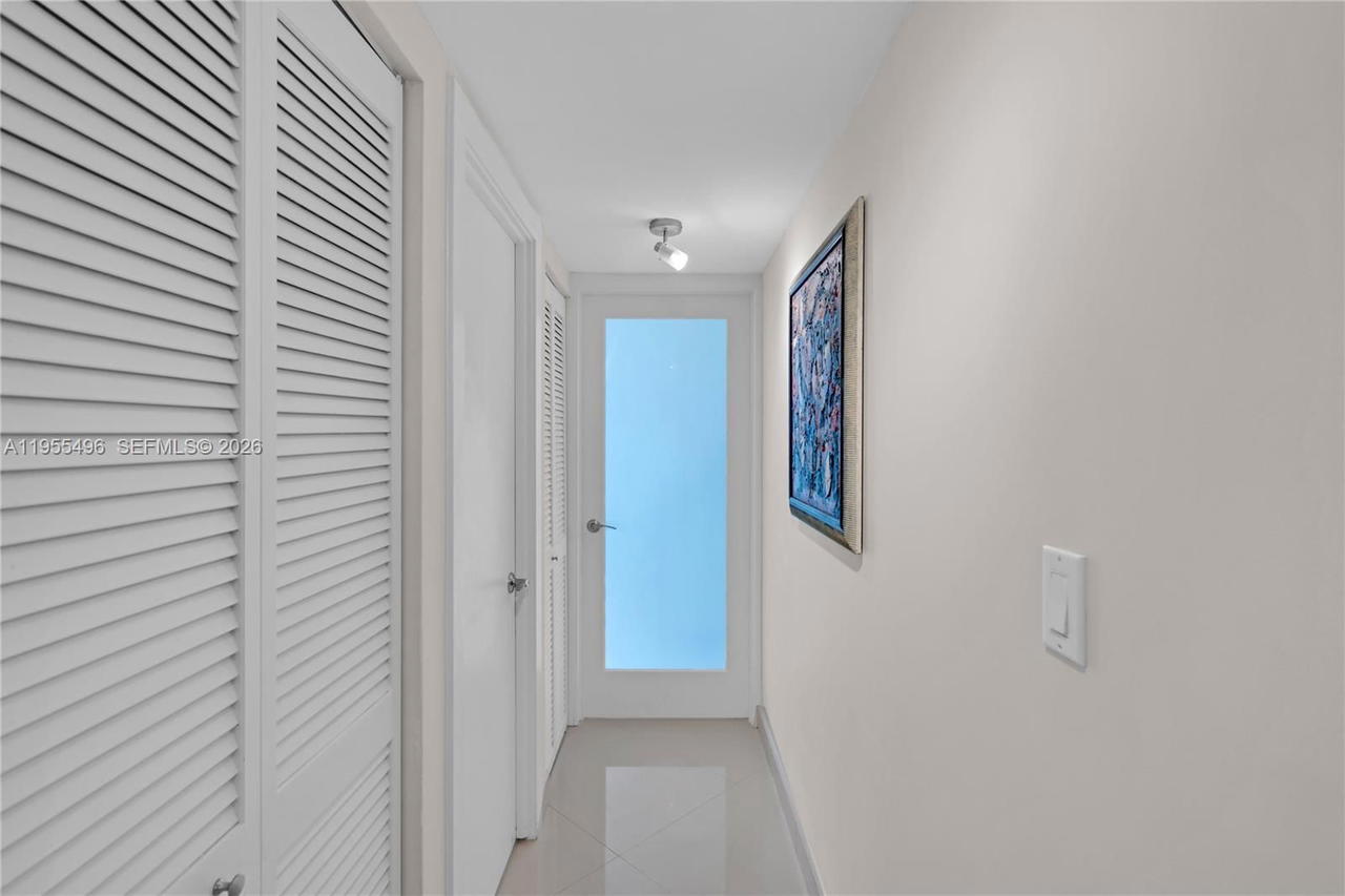 Real estate property located at 2301 Collins Ave #1006, Miami-dade, Roney Palace Condo, Miami Beach, FL
