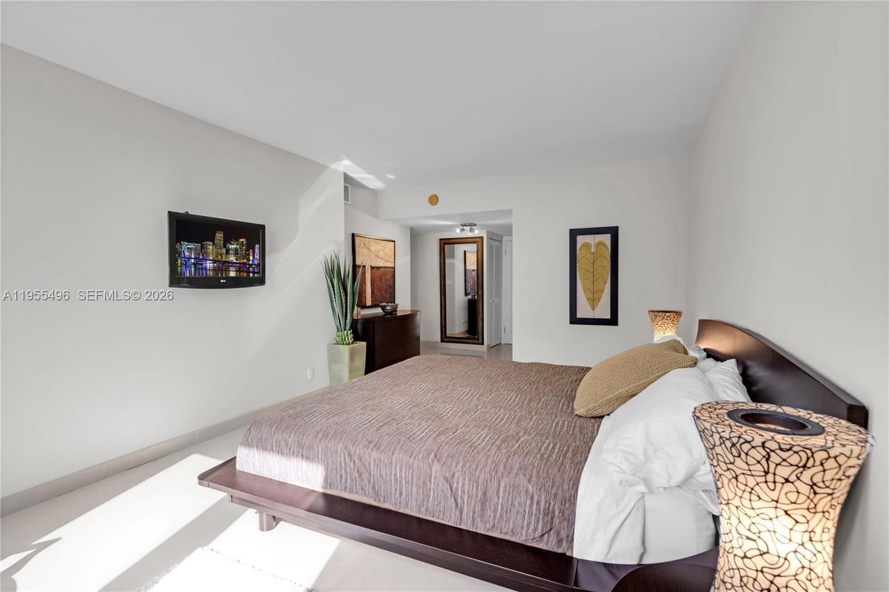 Real estate property located at 2301 Collins Ave #1006, Miami-dade, Roney Palace Condo, Miami Beach, FL