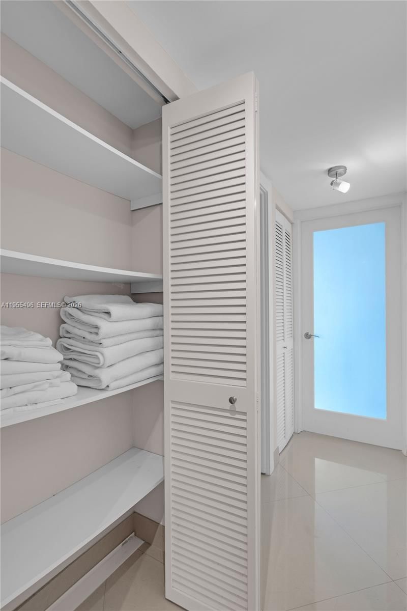 Real estate property located at 2301 Collins Ave #1006, Miami-dade, Roney Palace Condo, Miami Beach, FL