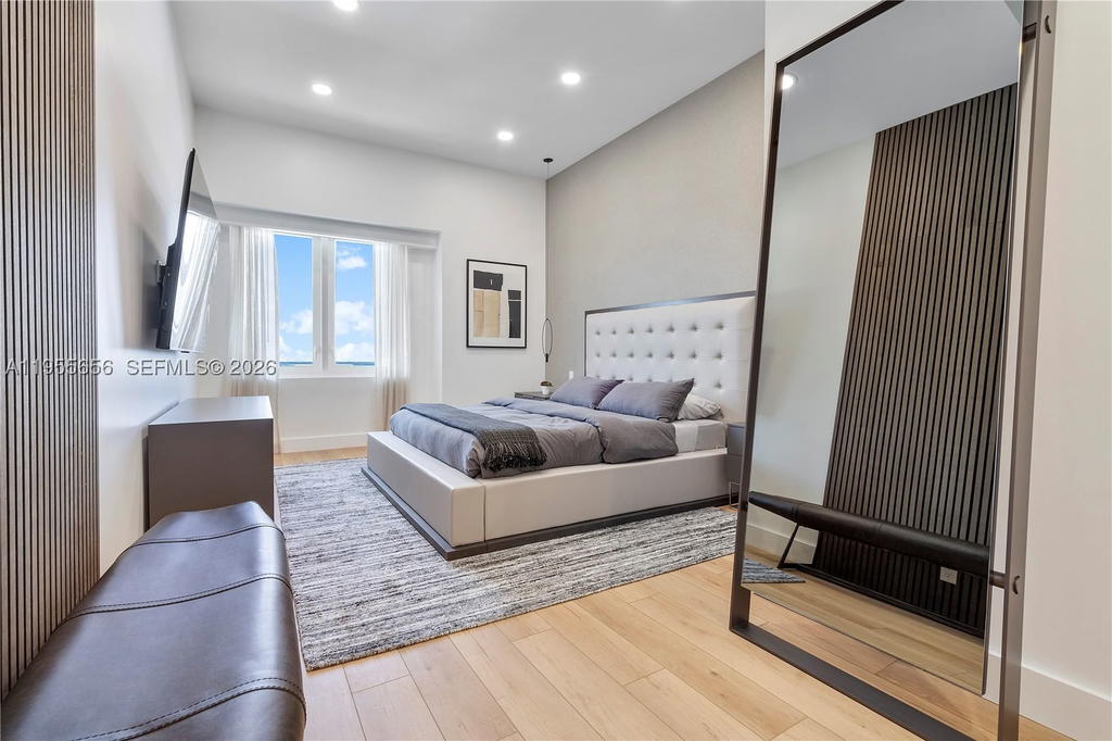 Real estate property located at 2301 Collins Ave #1633, Miami-dade, Roney Palace Condo, Miami Beach, FL