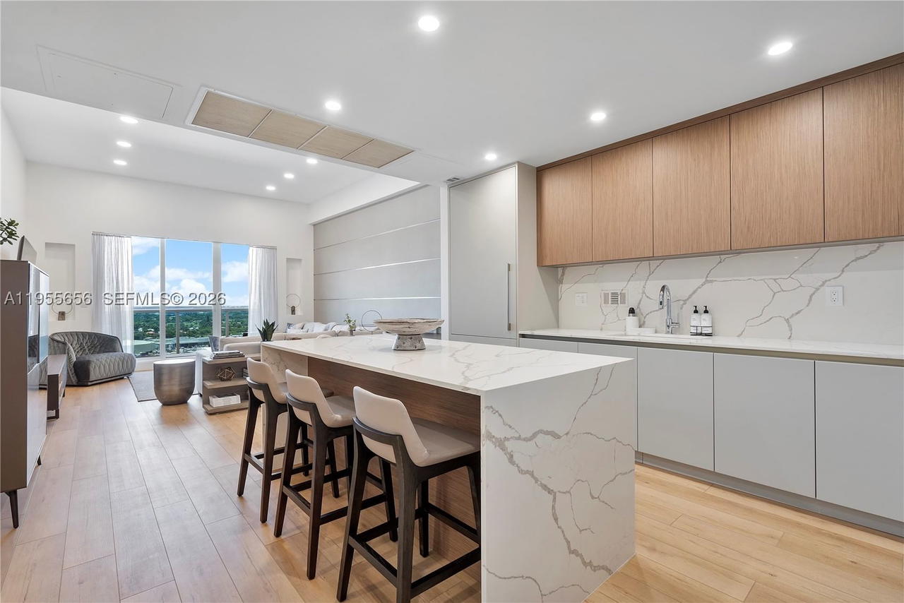 Real estate property located at 2301 Collins Ave #1633, Miami-dade, Roney Palace Condo, Miami Beach, FL
