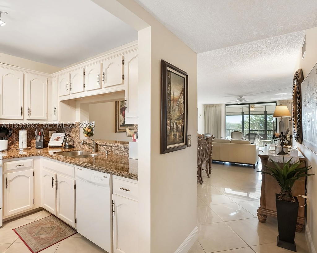 Real estate property located at 3591 Environ Blvd A404, Broward, Lakes Of Environ Condo, Lauderhill, FL