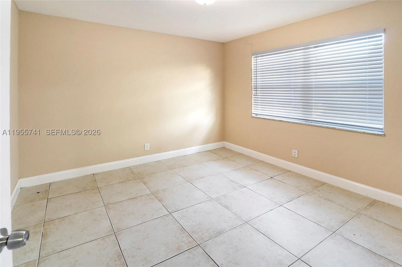 Real estate property located at 5975 25th Ct #213, Broward, Sunrise Towne Preferred 4, Sunrise, FL