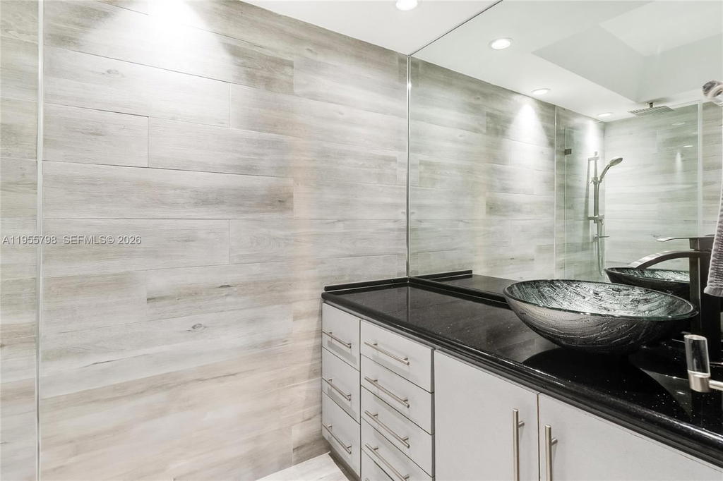 Real estate property located at 200 15th Rd #15C, Miami-dade, Brickell Harbour Condo, Miami, FL