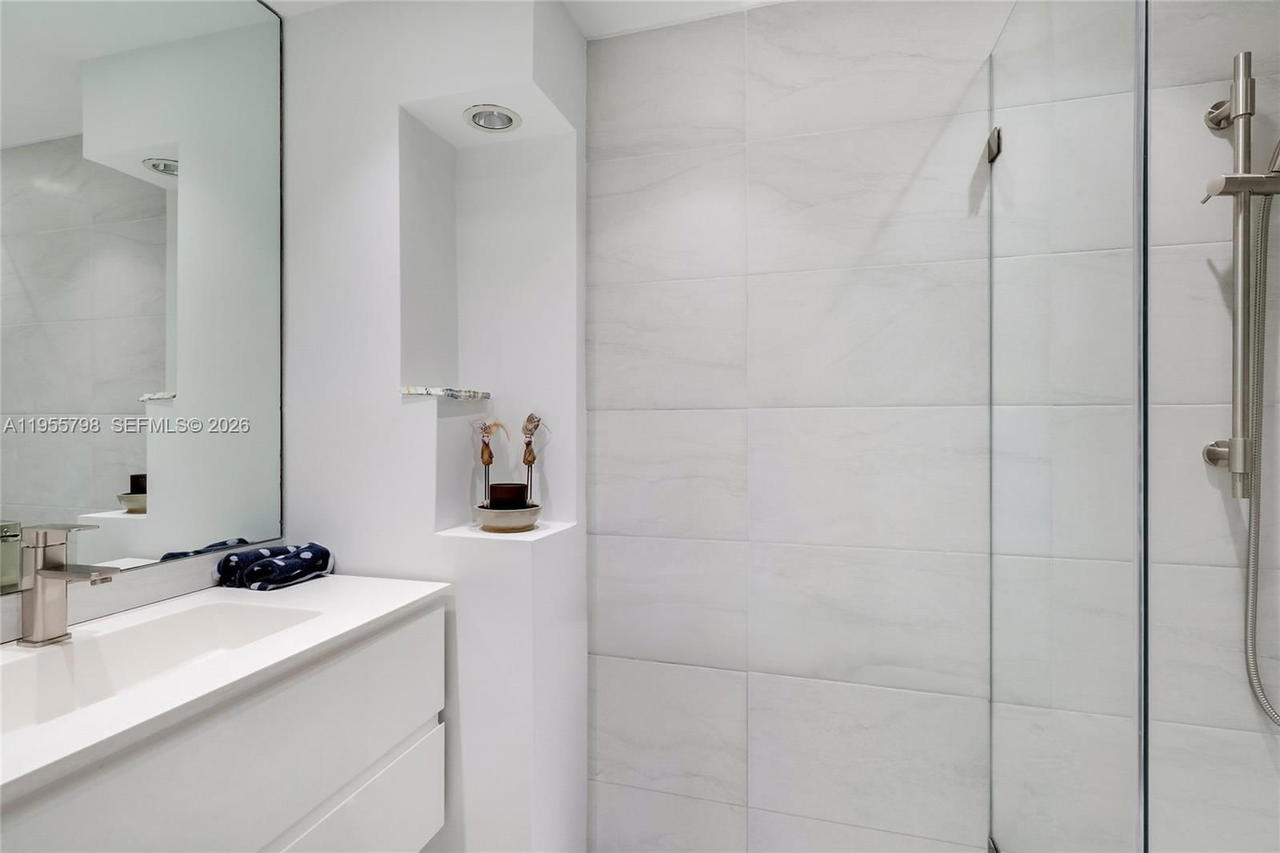 Real estate property located at 200 15th Rd #15C, Miami-dade, Brickell Harbour Condo, Miami, FL