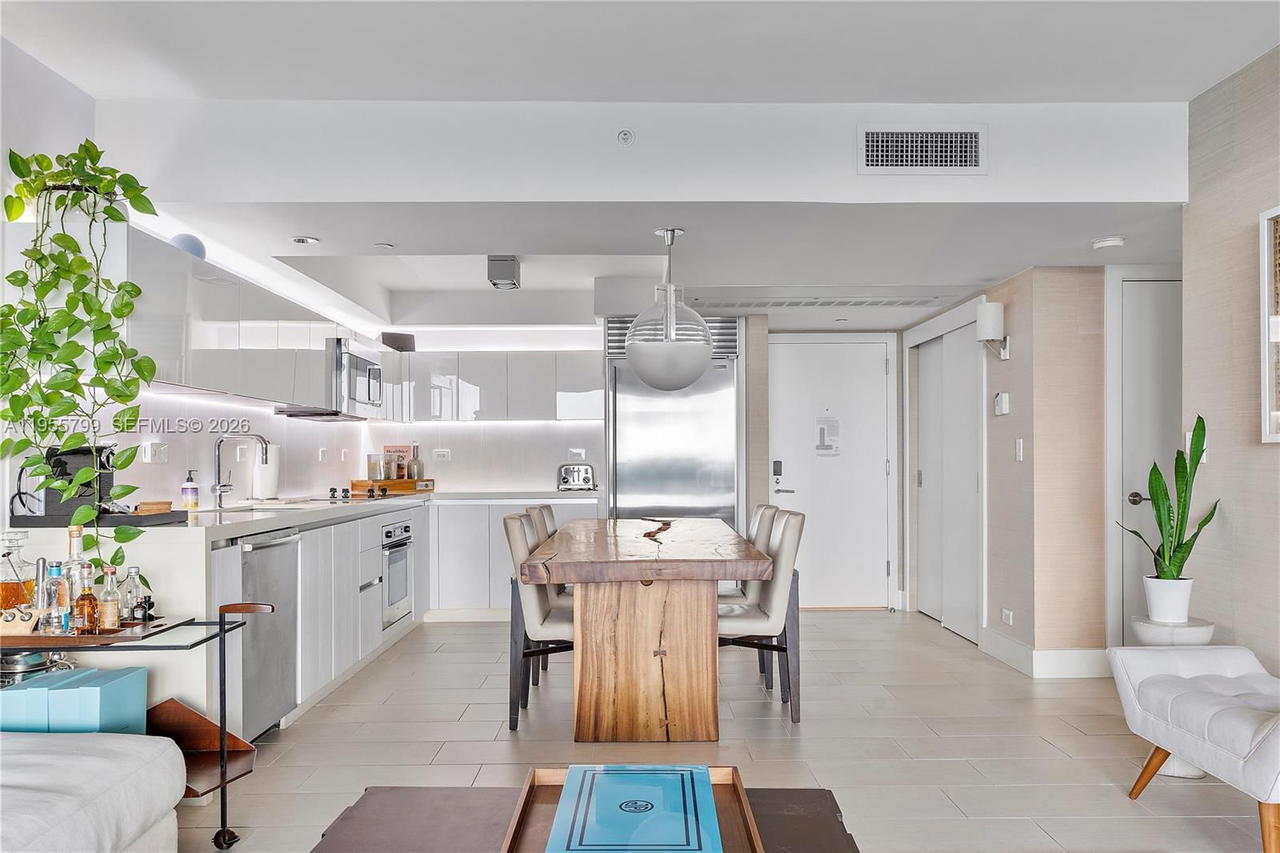 Real estate property located at 102 24th St #1427, Miami-dade, 2399 Collins Avenue, Miami Beach, FL