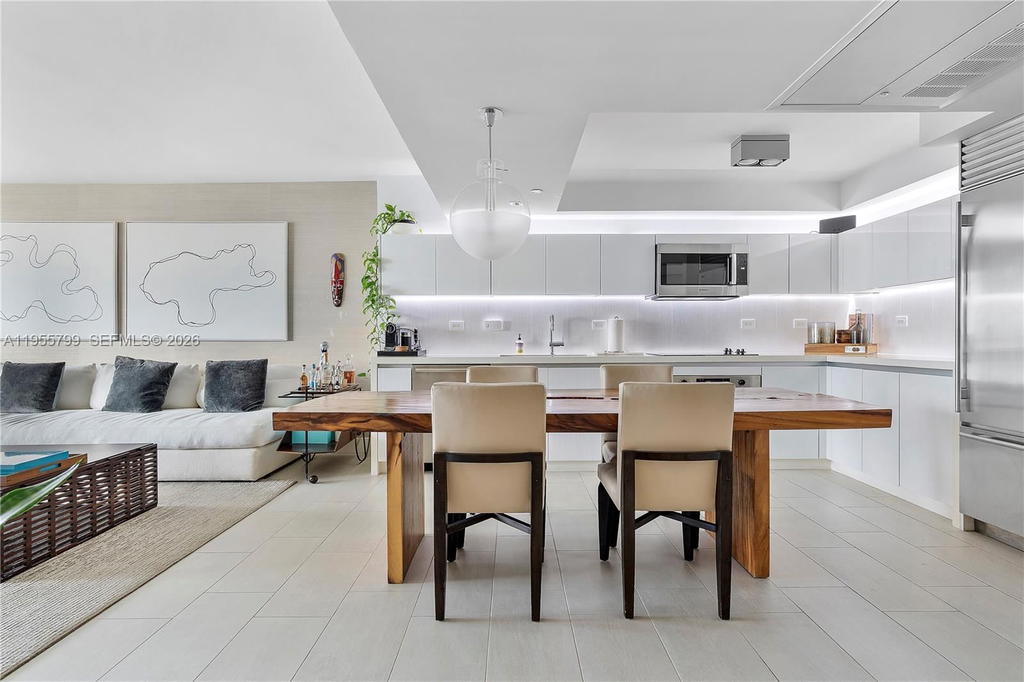 Real estate property located at 102 24th St #1427, Miami-dade, 2399 Collins Avenue, Miami Beach, FL