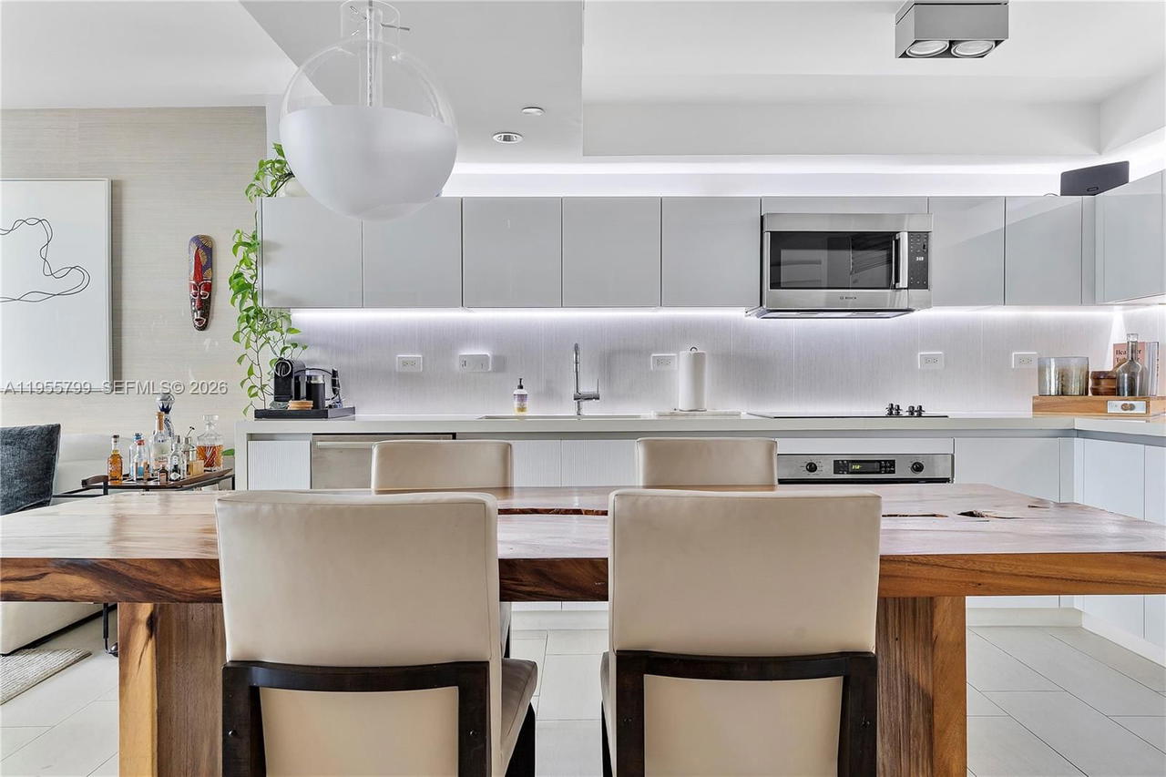 Real estate property located at 102 24th St #1427, Miami-dade, 2399 Collins Avenue, Miami Beach, FL