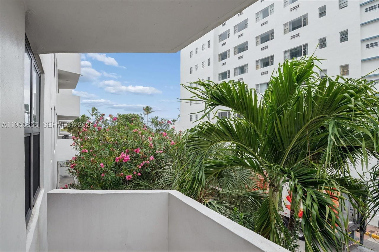 Real estate property located at 4301 Collins Ave #202, Miami-dade, Vendome Place Condo, Miami Beach, FL