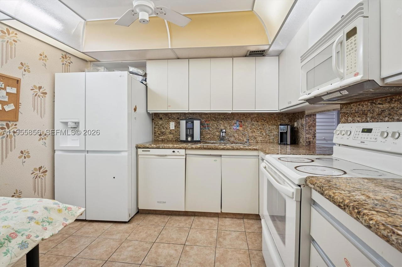 Real estate property located at 4301 Collins Ave #202, Miami-dade, Vendome Place Condo, Miami Beach, FL
