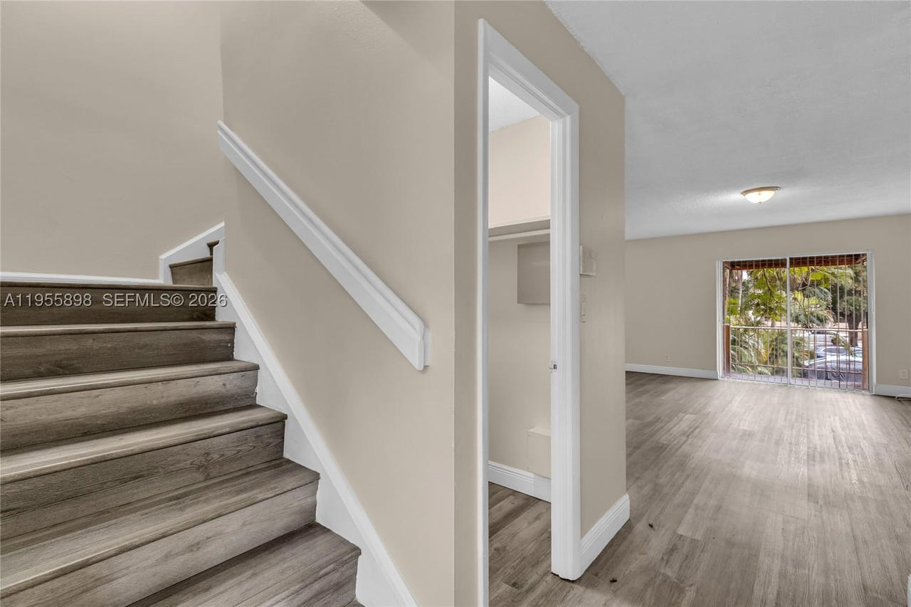 Real estate property located at 17901 68th Ave T206, Miami-dade, Venetian Gardens At Count, Hialeah, FL