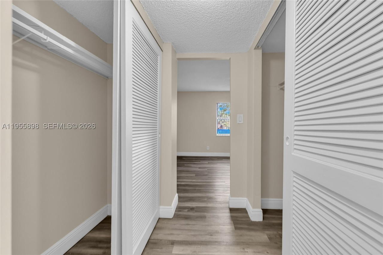 Real estate property located at 17901 68th Ave T206, Miami-dade, Venetian Gardens At Count, Hialeah, FL