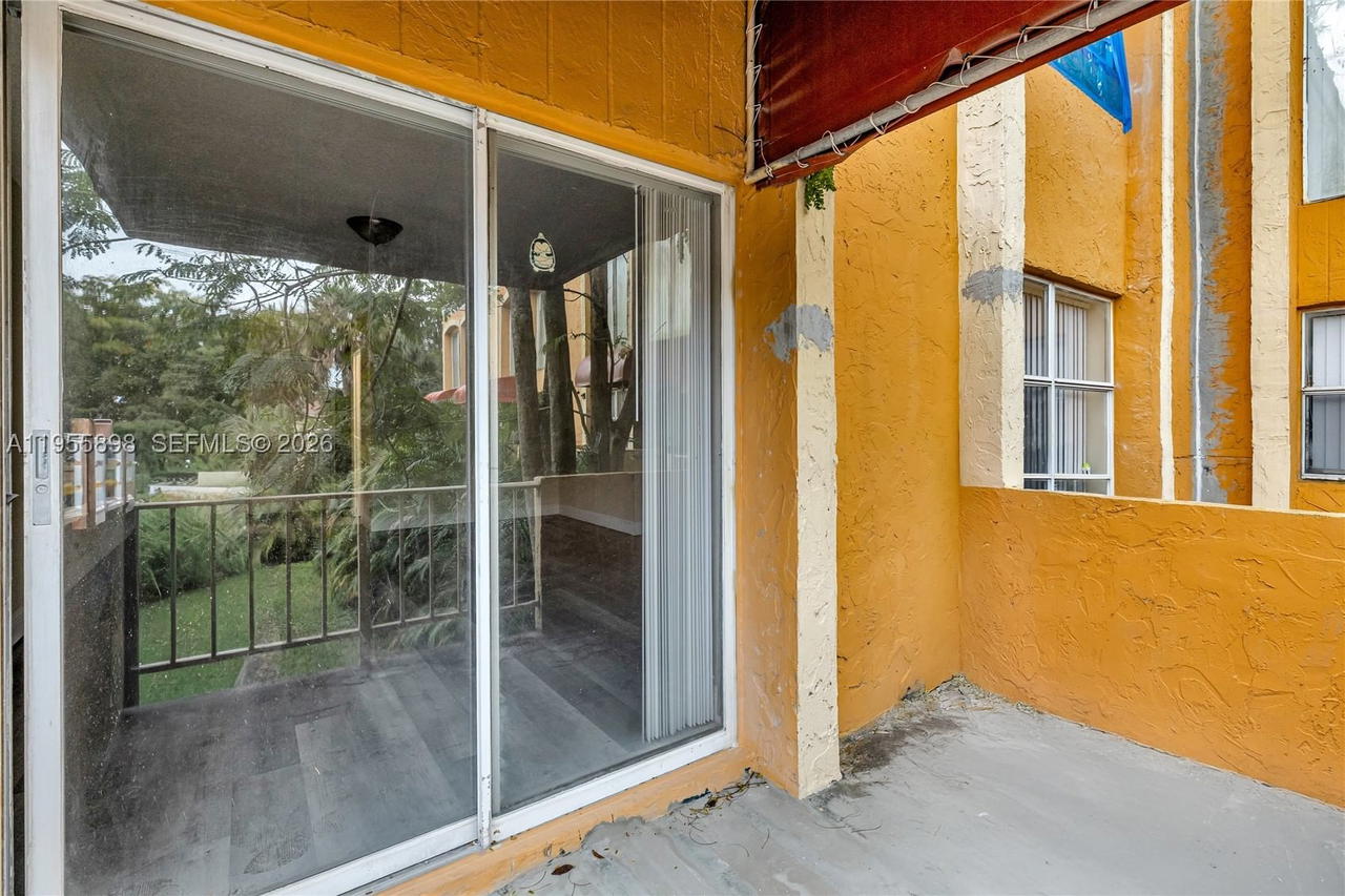 Real estate property located at 17901 68th Ave T206, Miami-dade, Venetian Gardens At Count, Hialeah, FL