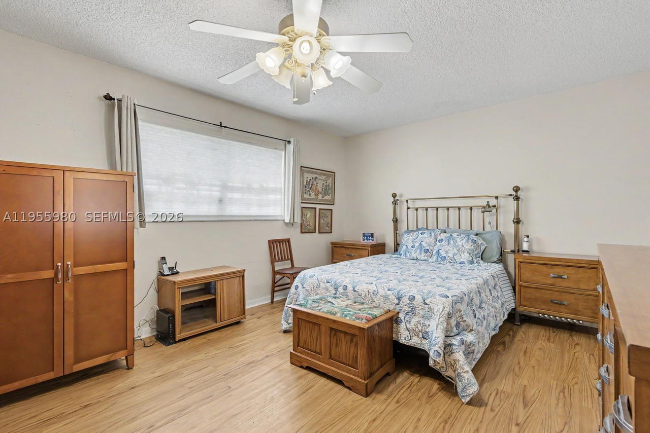 Real estate property located at 414 10th St #102, Broward, Meadowbrook Lakes Condo, Dania Beach, FL