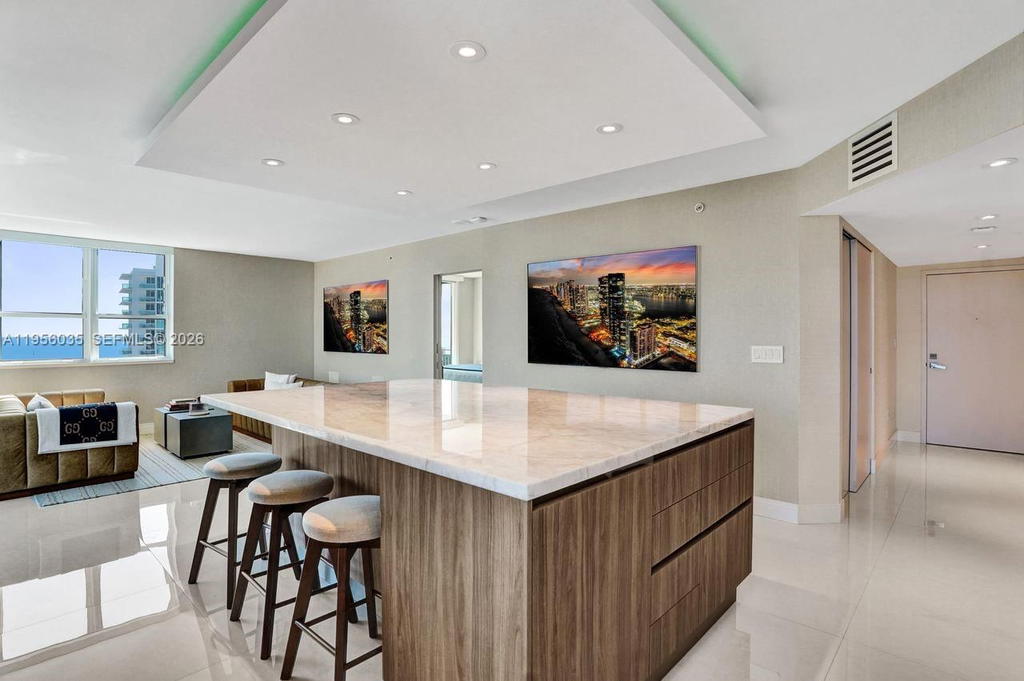 Real estate property located at 90 Alton Rd #2701, Miami-dade, Yacht Club At Portofino C, Miami Beach, FL