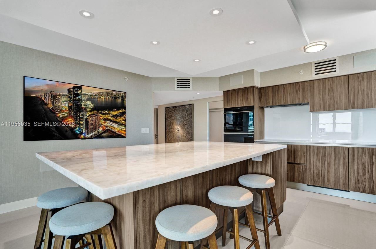 Real estate property located at 90 Alton Rd #2701, Miami-dade, Yacht Club At Portofino C, Miami Beach, FL