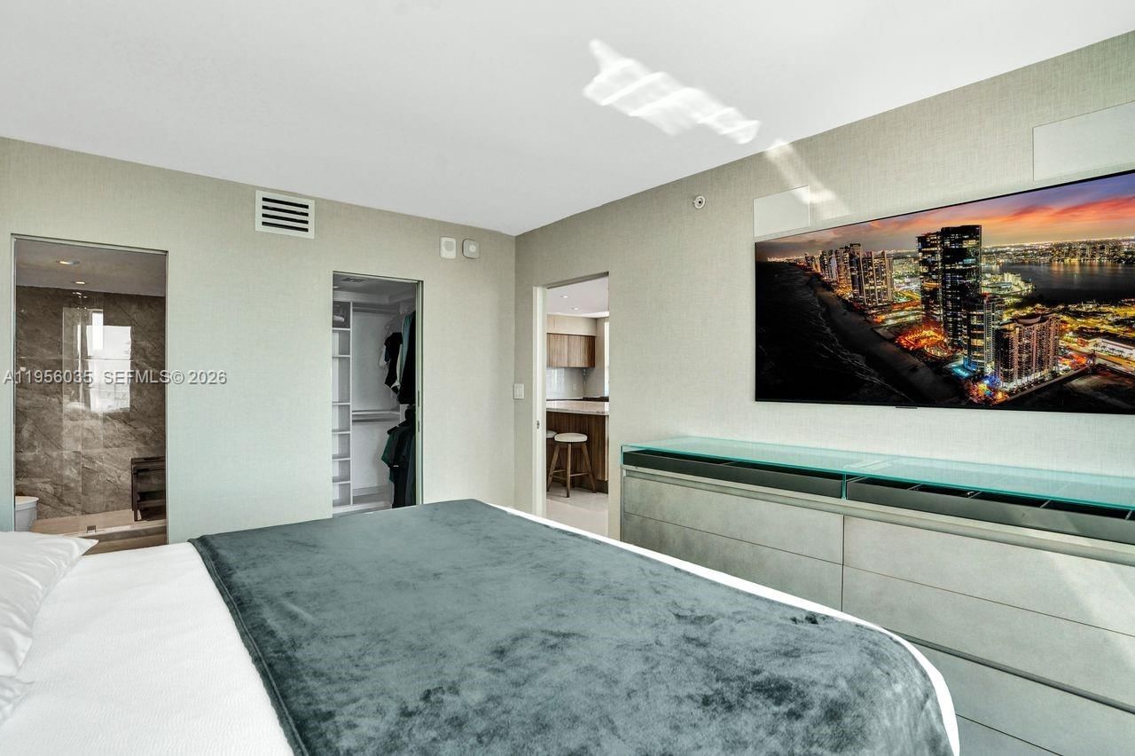 Real estate property located at 90 Alton Rd #2701, Miami-dade, Yacht Club At Portofino C, Miami Beach, FL