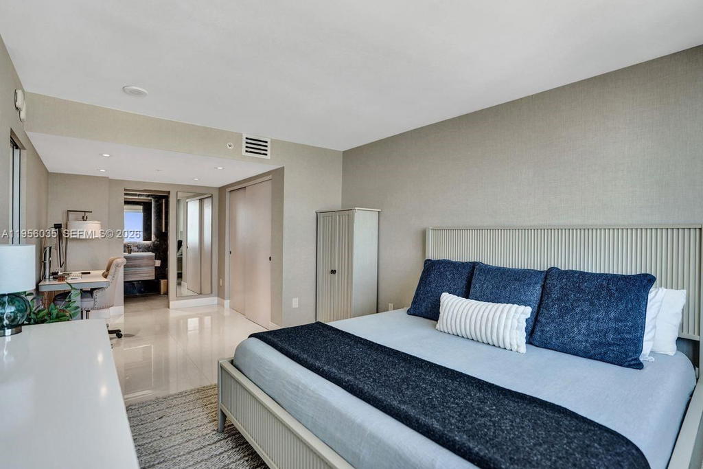 Real estate property located at 90 Alton Rd #2701, Miami-dade, Yacht Club At Portofino C, Miami Beach, FL