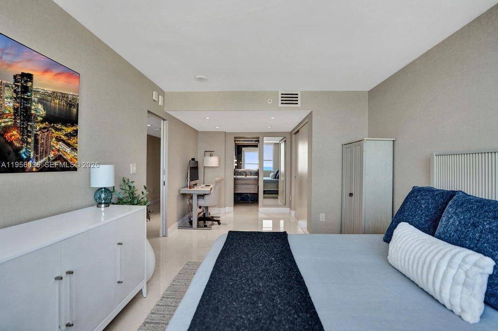 Real estate property located at 90 Alton Rd #2701, Miami-dade, Yacht Club At Portofino C, Miami Beach, FL