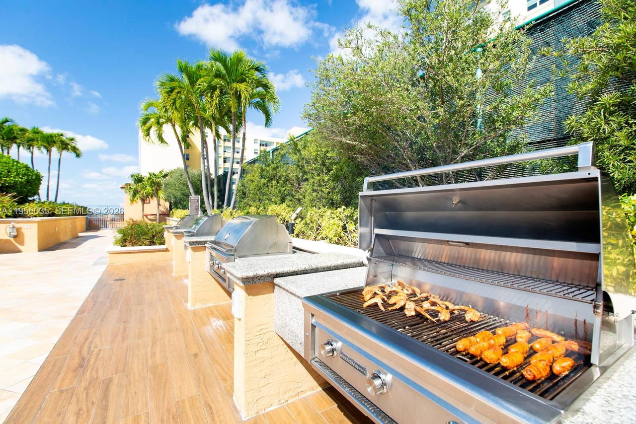 Real estate property located at 90 Alton Rd #2701, Miami-dade, Yacht Club At Portofino C, Miami Beach, FL