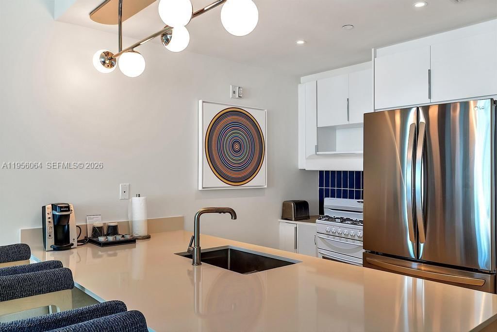 Real estate property located at 4401 Collins Ave #1712, Miami-dade, Fontainebleau Ii Condo, Miami Beach, FL