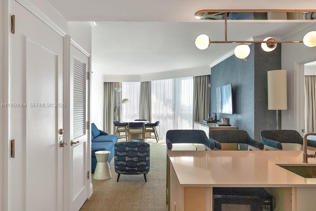 Real estate property located at 4401 Collins Ave #1712, Miami-dade, Fontainebleau Ii Condo, Miami Beach, FL