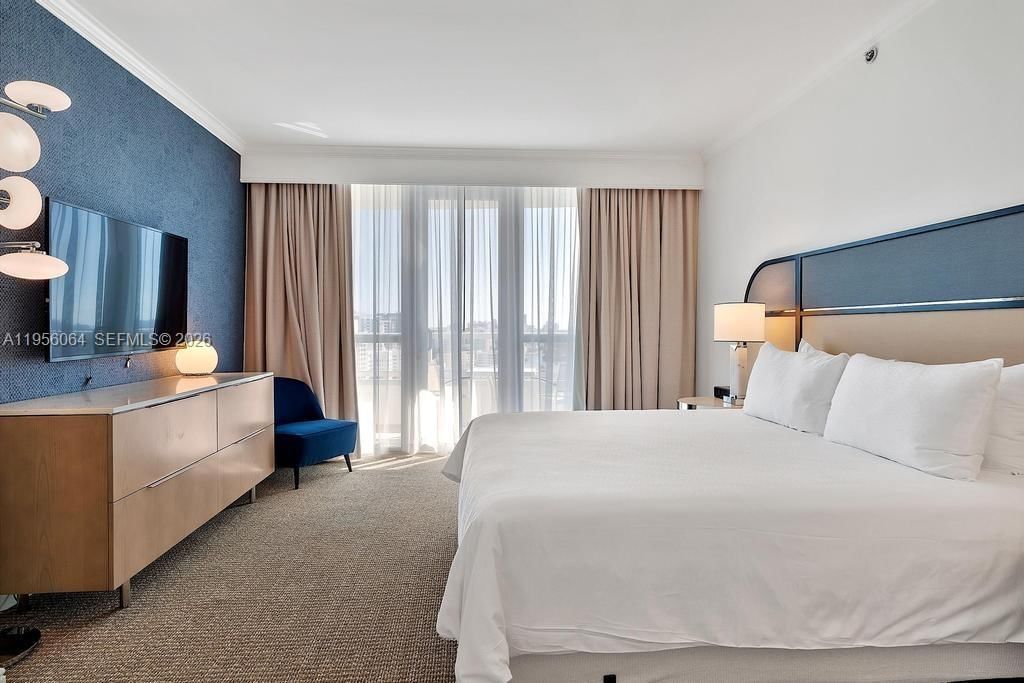 Real estate property located at 4401 Collins Ave #1712, Miami-dade, Fontainebleau Ii Condo, Miami Beach, FL