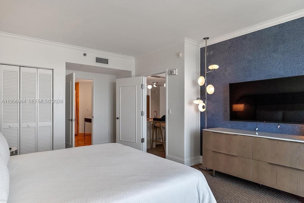 Real estate property located at 4401 Collins Ave #1712, Miami-dade, Fontainebleau Ii Condo, Miami Beach, FL