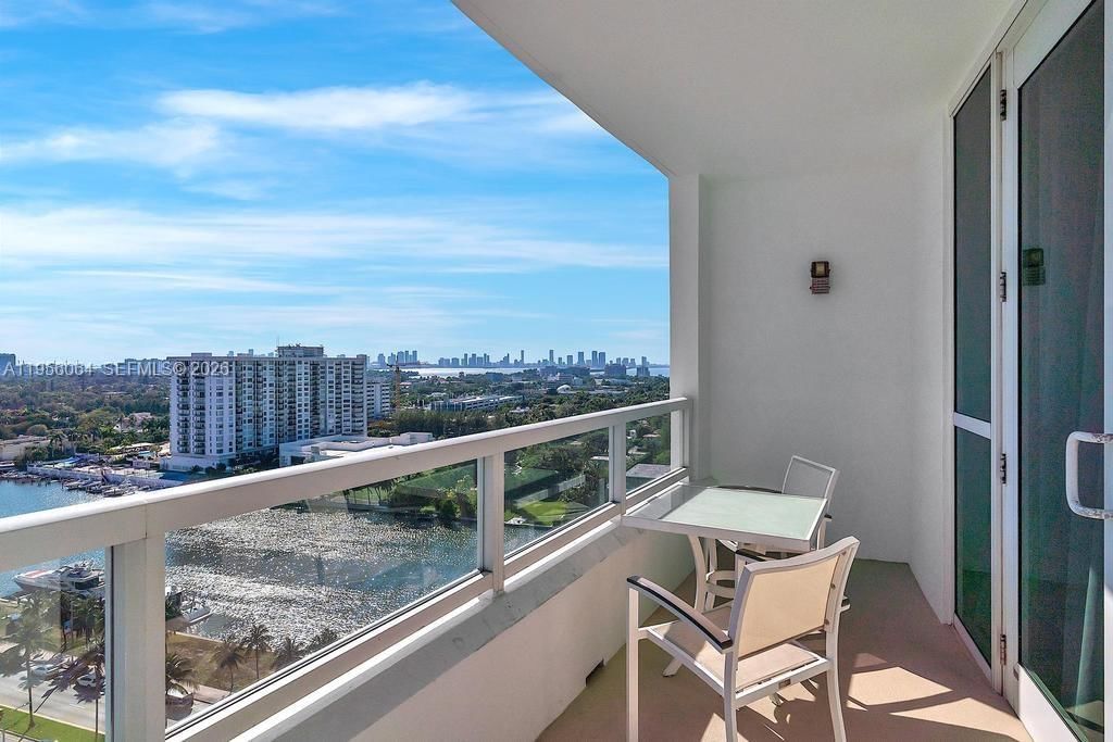 Real estate property located at 4401 Collins Ave #1712, Miami-dade, Fontainebleau Ii Condo, Miami Beach, FL