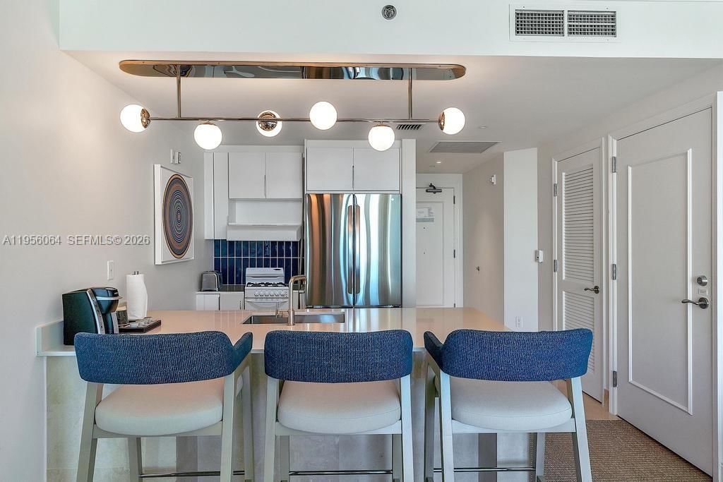 Real estate property located at 4401 Collins Ave #1712, Miami-dade, Fontainebleau Ii Condo, Miami Beach, FL