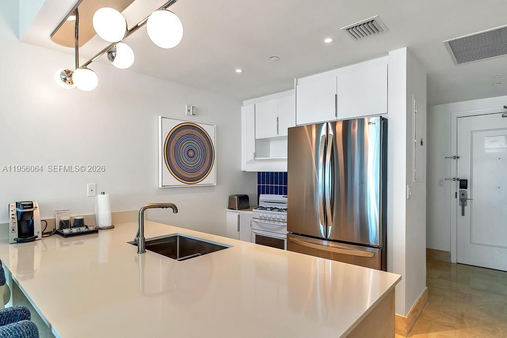 Real estate property located at 4401 Collins Ave #1712, Miami-dade, Fontainebleau Ii Condo, Miami Beach, FL